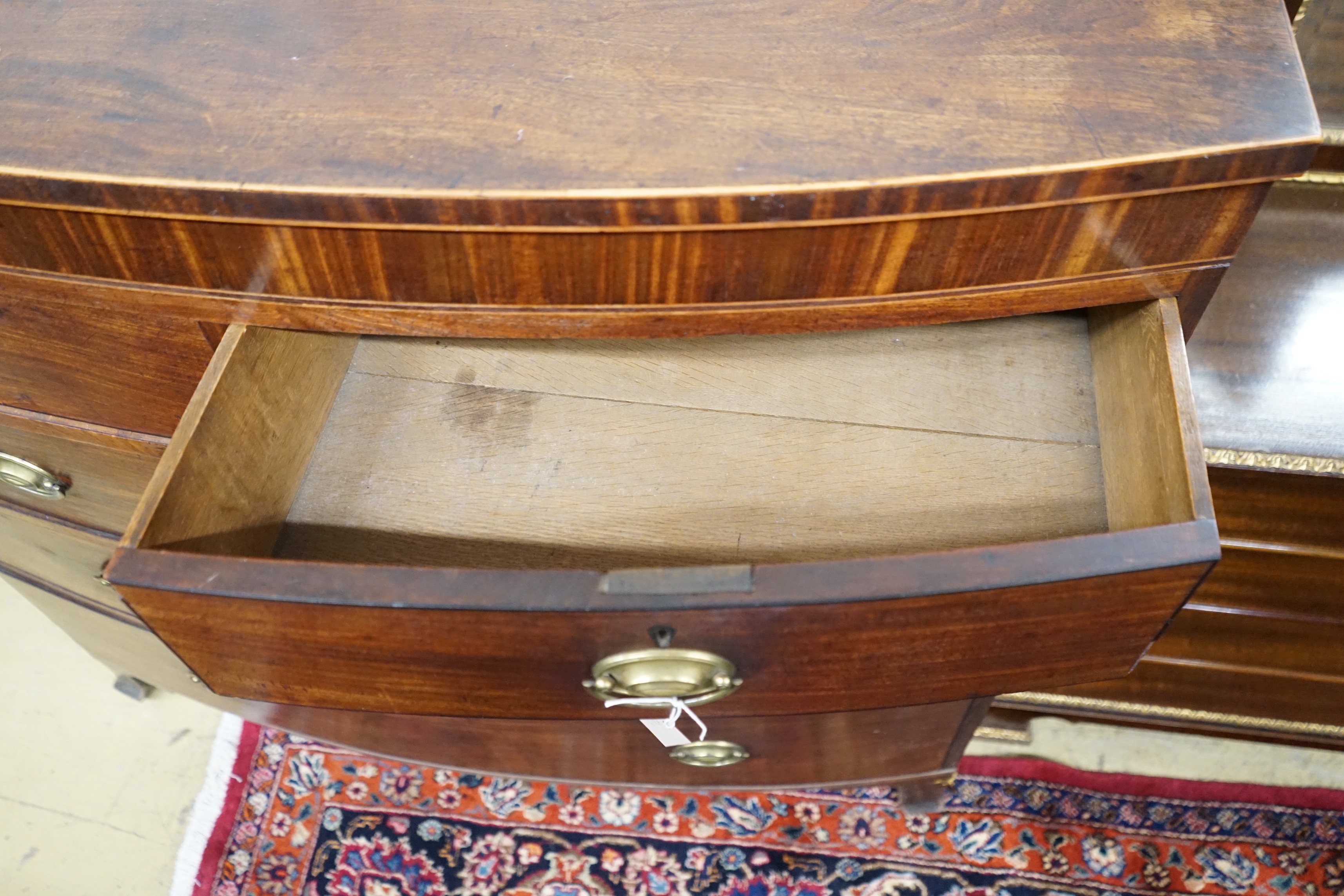 A Regency mahogany bow front chest of drawers, width 116cm, depth 59cm, height 109cm